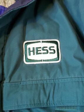 HESS  Service Station Teal Insulated Logo Jacket Vintage